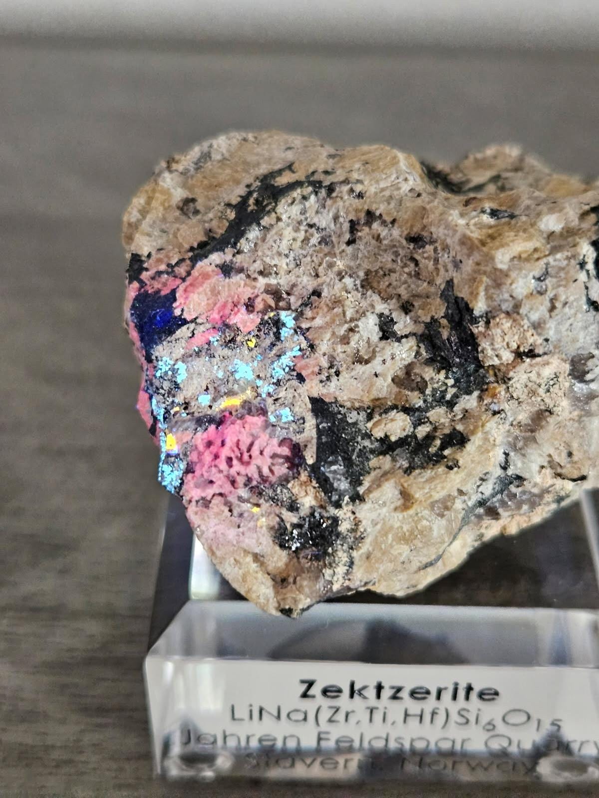 Zektzerite (Fluorescent UV SW) | Rare Mineral Display